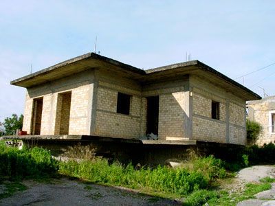 Süd-Kreta-Kreta: Teilweise fertiggestelltes Backsteinhaus in sonniger Lage, Vori, Suedkreta Süd-Kreta-Kreta: Teilweise fertiggestelltes Backsteinhaus in sonniger Lage, Vori, Suedkreta