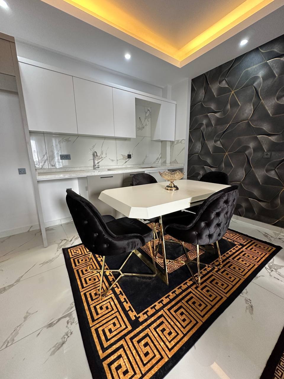 photo 5208592576452611167 y