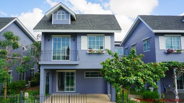 Pattaya / Ost: Zentral gelegene, ruhige Häuser auf 2 Stockwerken im Euro Design und gutem Platzangebot 