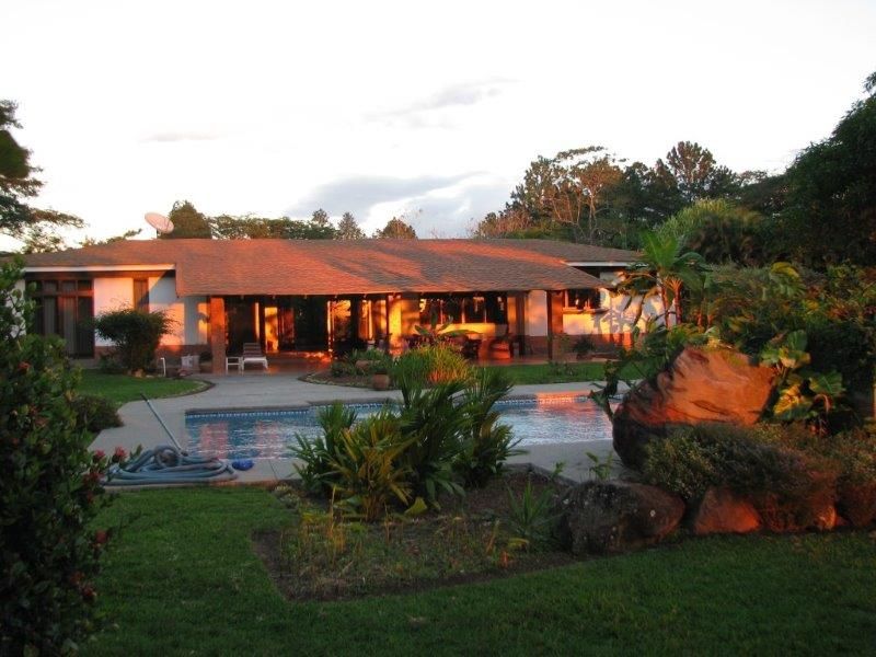 La Garita: Zu verkaufen Wohnhaus im Landhausstil mit Gästehaus, bei La Garita - Zentraltal, Costa Rica 