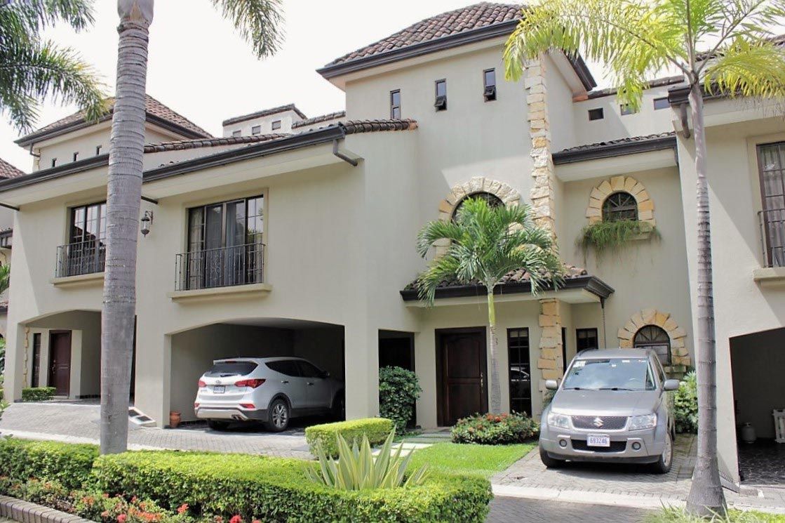 Los Laureles, Escazu: Los Laureles Escazu Home 