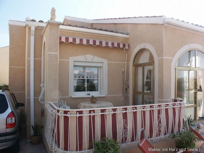 San Fulgencio: Sehr gepflegte Villa mit Wintergarten 