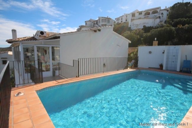 Pego: Schöne sonnenverwöhnte Villa mit Blick auf den Naturpark Marjal und einer separaten Gästewohnung. 