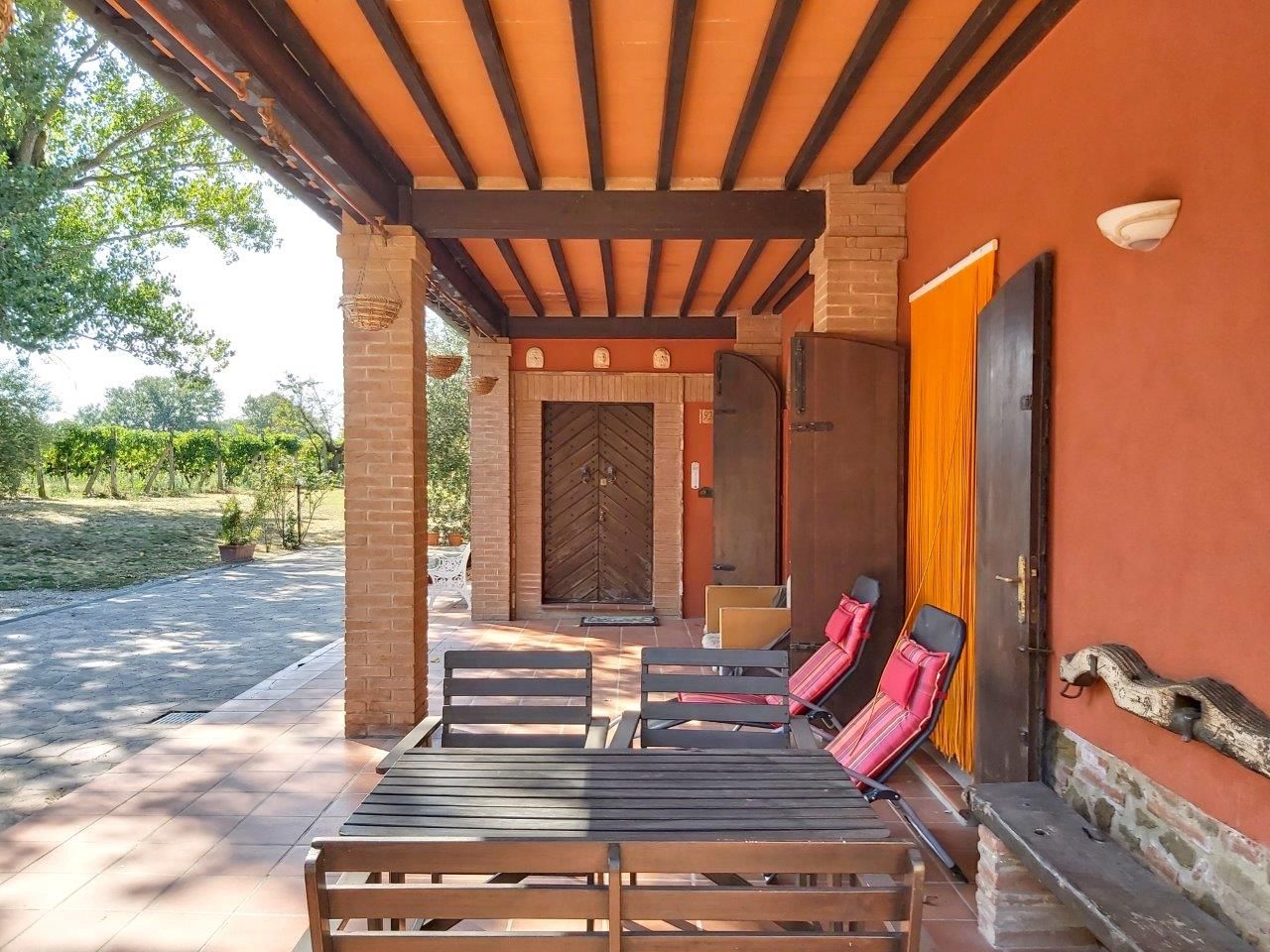 Cortona: Beautiful property near Cortona  with horse stables and paddocks 