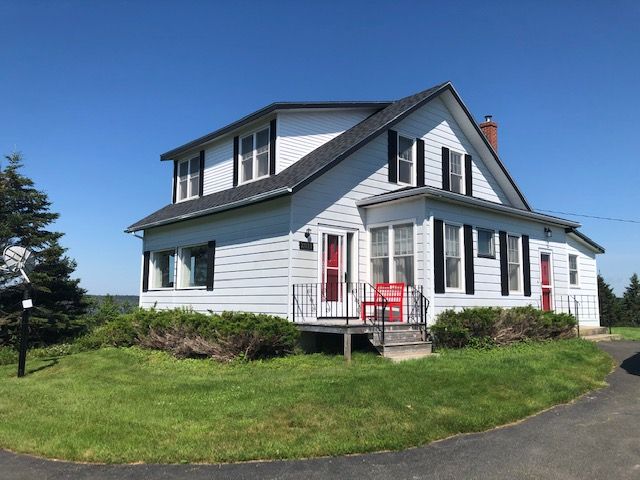 Sherbrooke Village: Mit Blick auf den wunderschönen St. Mary's River mit atemberaubendem Blick auf den Sonnenuntergang Sherbrooke Village: Mit Blick auf den wunderschönen St. Mary's River mit atemberaubendem Blick auf den Sonnenuntergang