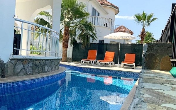 Türkler: Türkei, Alanya. Hübsche 4 Zi. Villa mit Pool. 979 Türkler: Türkei, Alanya. Hübsche 4 Zi. Villa mit Pool. 979