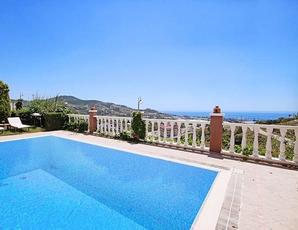 Kargicak: Türkei, Alanya. Möbl. 4 Zi. Villa mit Pool und Garten. 949 Kargicak: Türkei, Alanya. Möbl. 4 Zi. Villa mit Pool und Garten. 949