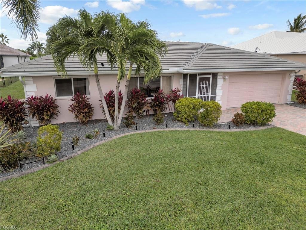 El Dorado Pkwy W, Cape Coral, FL: Modernisiertes Cape-Coral-Poolhaus zu verkaufen – nahe Cape Harbour, 3/2 