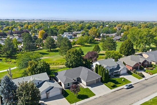 W Woodmont Dr: Direkt an der Lakeview Golf Course (Fairway 14), ebenerdig, 3-Stellplatz-Garage, umfassend modernisiert — zu verkaufen W Woodmont Dr: Direkt an der Lakeview Golf Course (Fairway 14), ebenerdig, 3-Stellplatz-Garage, umfassend modernisiert — zu verkaufen