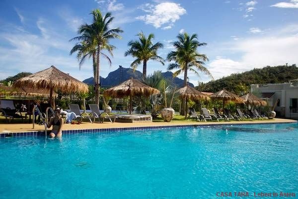 Großer Pool mit Bergblick Großer Pool mit Bergblick