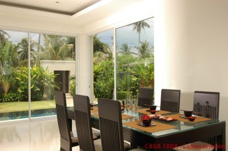 Esszimmer mit Blick auf Pool Esszimmer mit Blick auf Pool