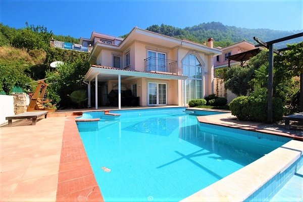 Tepe: 1113 Meerblick- Villa in Alanya mit 4 Schlafräumen und tollem Grundstück 