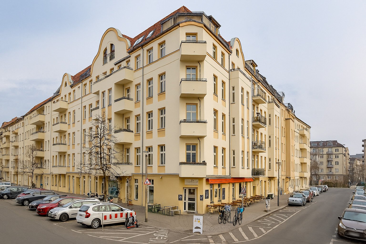 Berlin: Altbauflair & Südbalkon – 1-Zimmer-Wohnung im grünen Hof (Prenzlauer Berg) 
