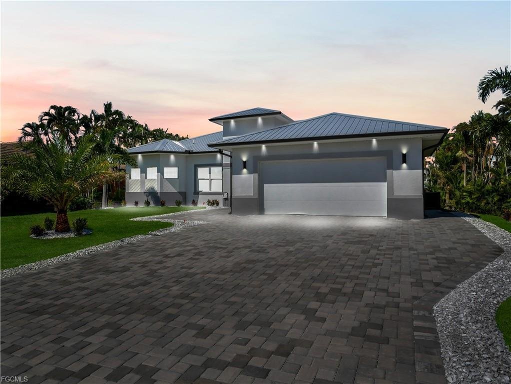 Avenue, Cape Cora: Cape Coral – Freistehendes Einfamilienhaus mit direktem Zugang zum Golf (ohne Brücken), Baujahr 2023 Avenue, Cape Cora: Cape Coral – Freistehendes Einfamilienhaus mit direktem Zugang zum Golf (ohne Brücken), Baujahr 2023