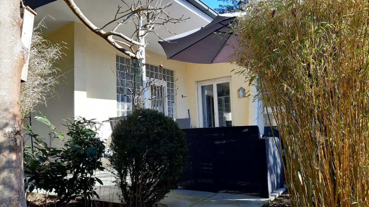 Südwestseite mit Terrasse Südwestseite mit Terrasse