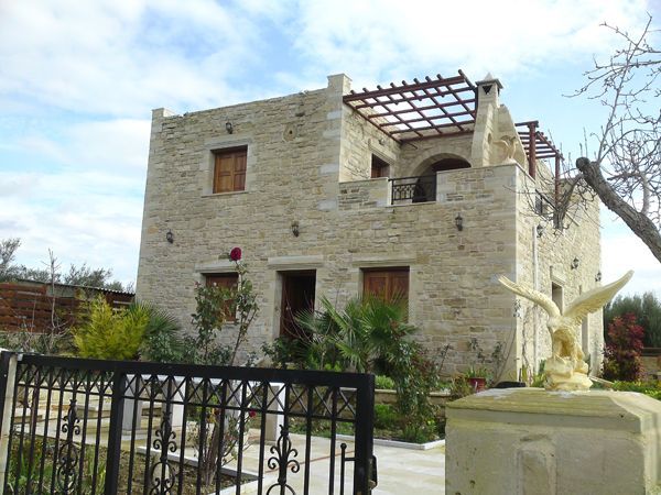 Süd-Kreta-Kreta: Neu fertiggestelltes Steinhaus in der Naehe von Mires mit Ausblick auf die Messara Ebene Süd-Kreta-Kreta: Neu fertiggestelltes Steinhaus in der Naehe von Mires mit Ausblick auf die Messara Ebene