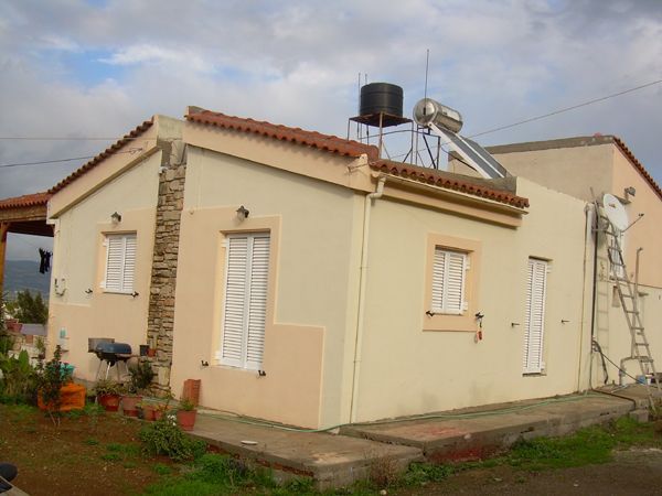 Süd-Kreta-Kreta: Modernes Haus mit angeschlossenem Apartment in dem Dorf Alithini, in der Naehe von Mires Süd-Kreta-Kreta: Modernes Haus mit angeschlossenem Apartment in dem Dorf Alithini, in der Naehe von Mires