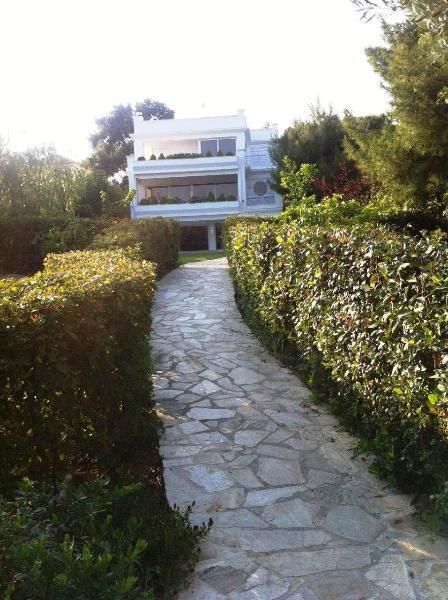 Agios Theodoros Korinth: Wunderschöne Luxus Villa 20 Meter vor dem Strand im Ort Agios Theodoros 