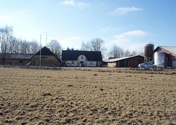 Give: Engholmvej 1 7323 Give 