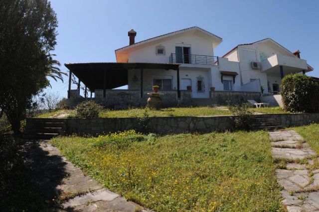 Chanioti Chalkidiki: Villa zu Verkaufen mit 200 qm in Chanioti Chalkidiki 