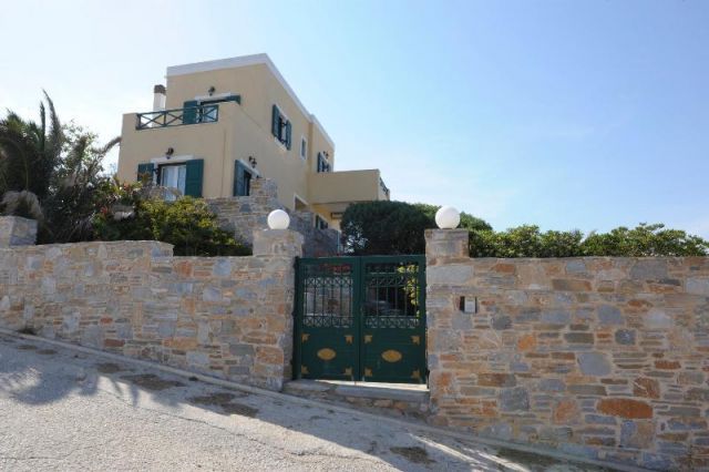 Kykladen - Syros: Luxus Villa mit traditionellen Charakter im Jahr 2005 mit hochwertigen Materialien gebaut Kykladen - Syros: Luxus Villa mit traditionellen Charakter im Jahr 2005 mit hochwertigen Materialien gebaut