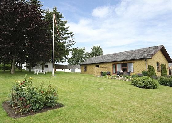 Hadsund: Rødehusvej 11 9560 Hadsund Hadsund: Rødehusvej 11 9560 Hadsund