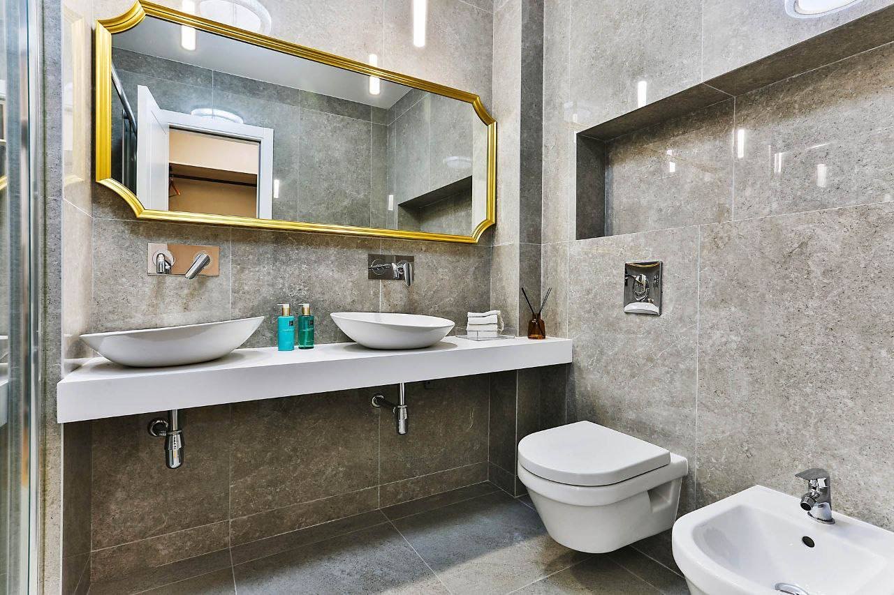 bathroom bathroom