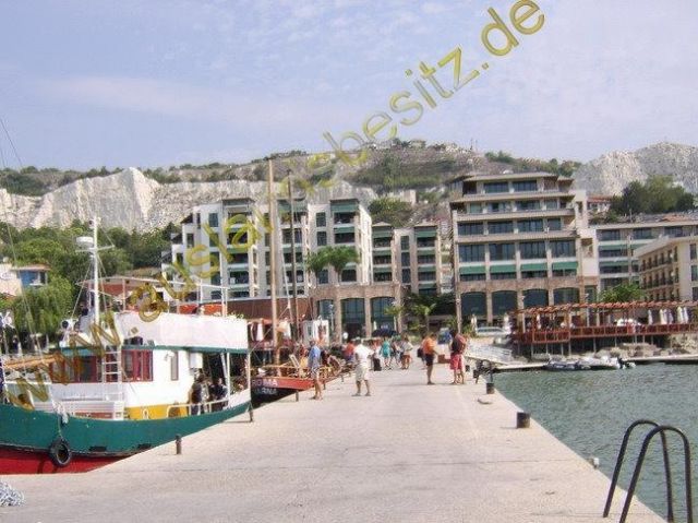 Varna: Möblierte luxuriöse Appartementanlage erste Meereslinie in Bulgarien 