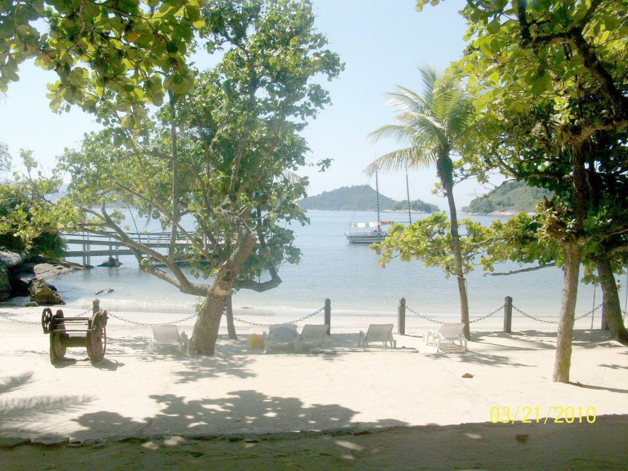 -Vista do Cais e Praia da Ilha do Bernardo -Vista do Cais e Praia da Ilha do Bernardo