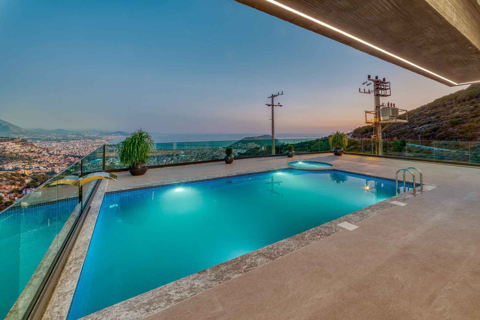 Alanya: 4+1 Luxury Villa for Sale in Alanya Tepe | 300 m² | Smart Home | 2 km to the Sea 