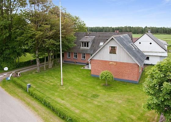 Skals: Skinderupvej 14 8832 Skals Skals: Skinderupvej 14 8832 Skals