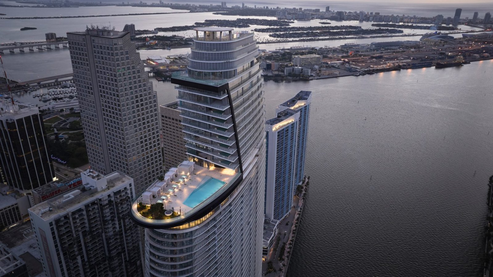 Miami, FL: Luxury Waterfront Living in the Heart of Miami Miami, FL: Luxury Waterfront Living in the Heart of Miami