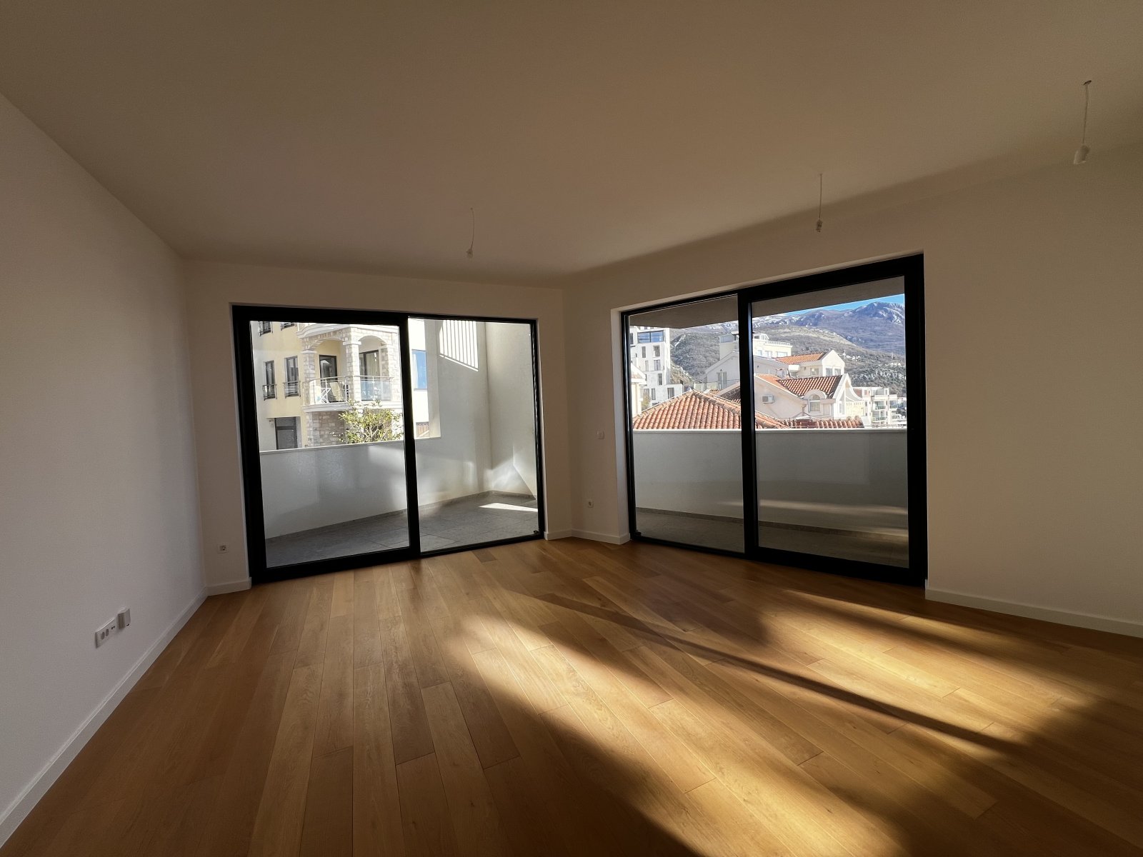 Panoramic 1-bed sea-view apartment in Vuelo Sobre, Ivanovici. 66m², rooftop pool, concierge. Premium location near Budva. View this luxury listing now