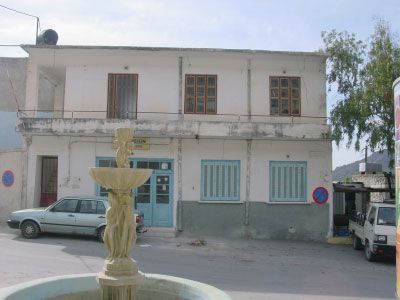 Süd-Kreta-Kreta: 3 geschoessiges Gebaeude am Dorfplatz von Grigoria, Suedkreta Süd-Kreta-Kreta: 3 geschoessiges Gebaeude am Dorfplatz von Grigoria, Suedkreta